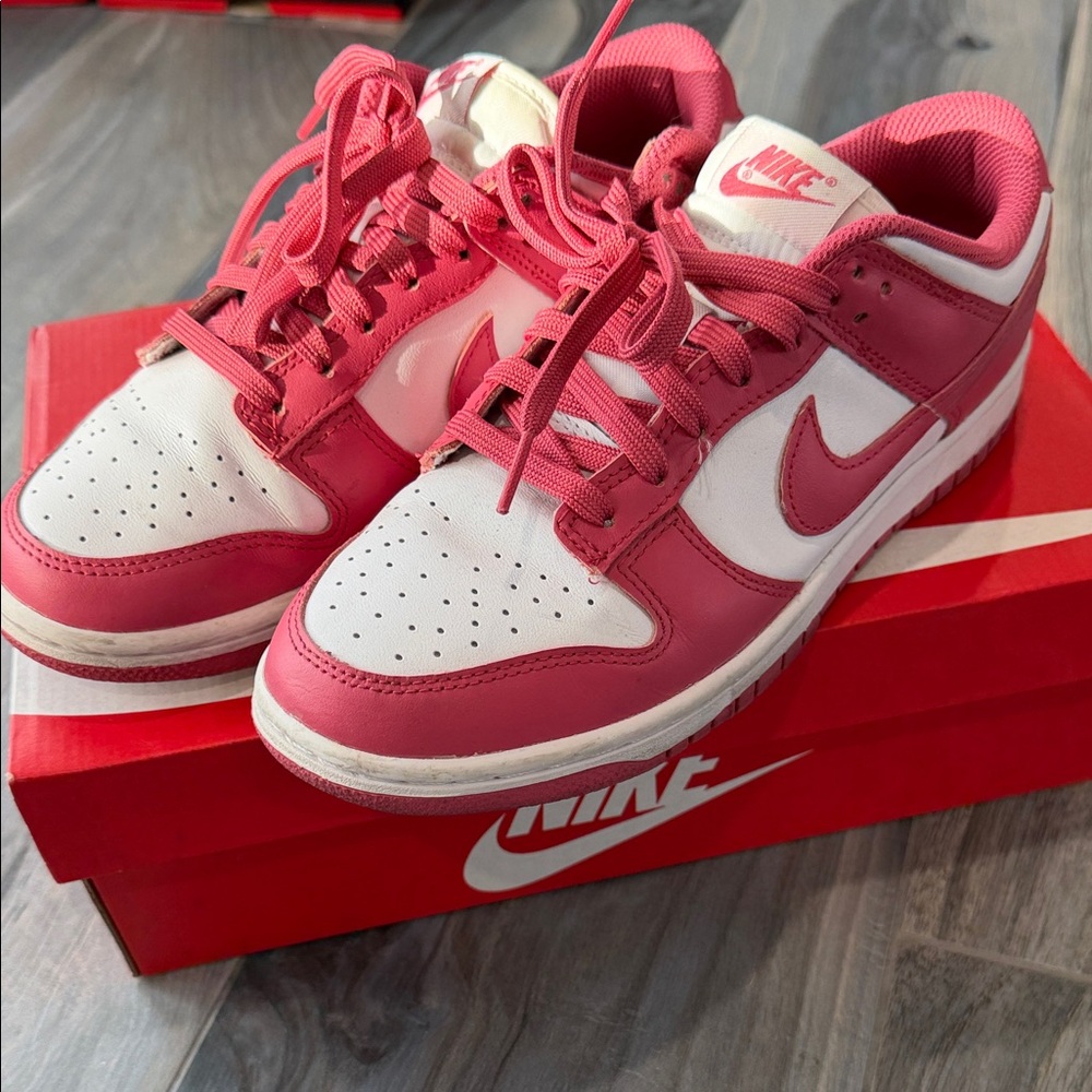 Women’s Nike dunk low sneaker